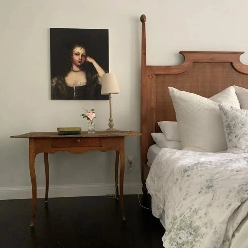 Photo of color Benjamin Moore OC-55 Paper White