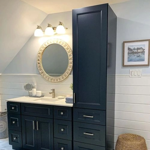 Photo of color Benjamin Moore 1674 Polar Sky