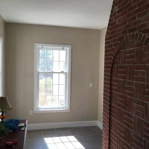 Photo of color Benjamin Moore 983 Smokey Taupe