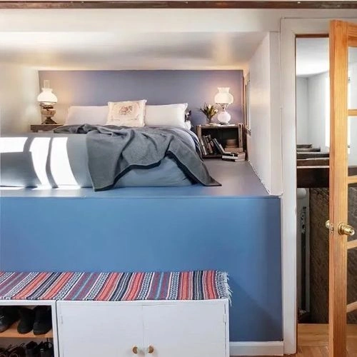 Photo of color Benjamin Moore 831 Stratford Blue Photo of color Benjamin Moore 831 Stratford Blue