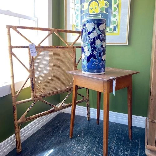 Photo of color Benjamin Moore CW-470 Timson Green