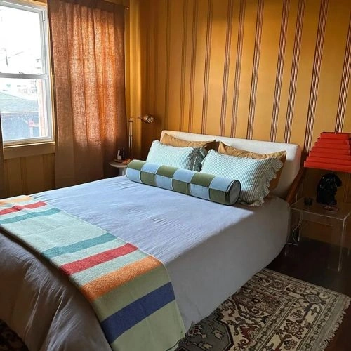 Photo of color Benjamin Moore 2160-20 Turmeric