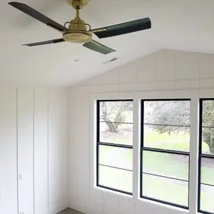 Photo of color Benjamin Moore OC-17 White Dove