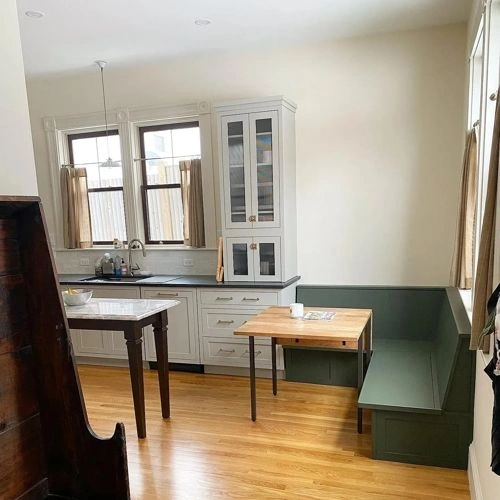 Photo of color Benjamin Moore OC-131 White Down