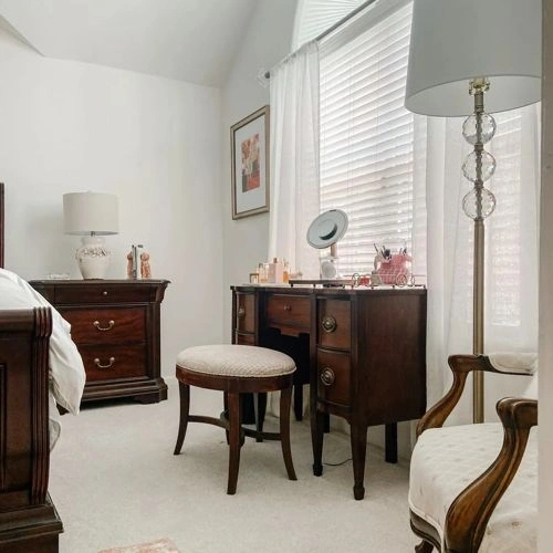 Photo of color Benjamin Moore OC-69 White Opulence