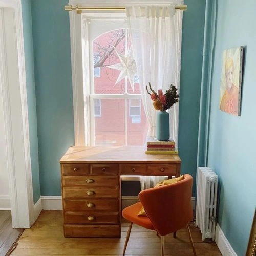 Photo of color Benjamin Moore CW-590 Williamsburg Wythe Blue