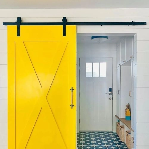 Photo of color Benjamin Moore 2022-10 Yellow