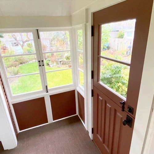 Photo of color Sherwin Williams SW 7560 Impressive Ivory