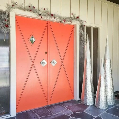 Photo of color Sherwin Williams SW 6884 Obstinate Orange