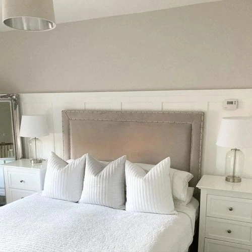 Photo of color Dulux 00YY 63/024 Pale Taupe Photo of color Dulux 00YY 63/024 Pale Taupe