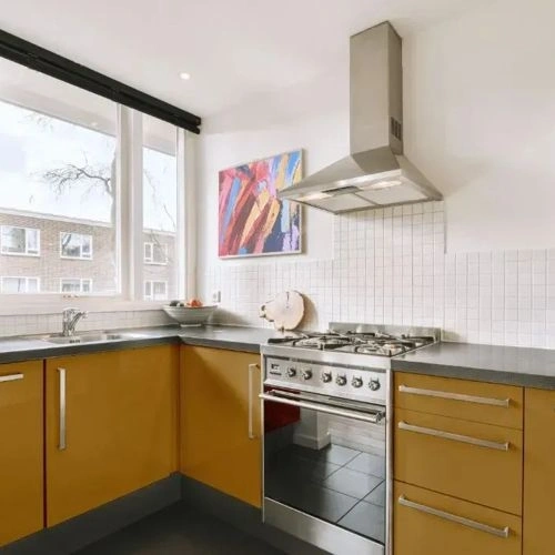 Photo of color NCS S 4040-Y10R 