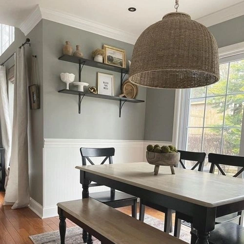 Photo of color Sherwin Williams SW 7066 Gray Matters