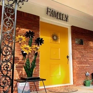 Photo of color Sherwin Williams SW 6678 Sunflower