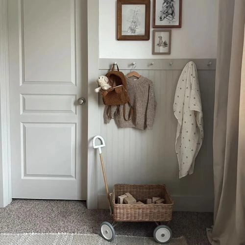 Photo of color Sherwin Williams SW 7043 Worldly Gray