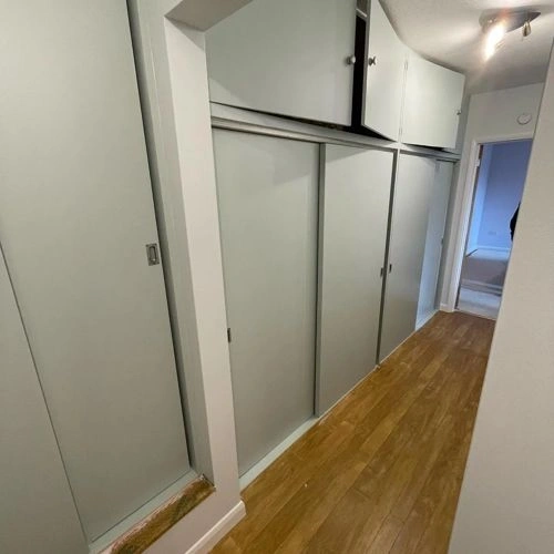 Photo of color Dulux 90GY 63/047 Tumbled Glass Photo of color Dulux 90GY 63/047 Tumbled Glass