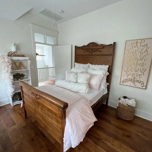 Photo of color Sherwin Williams SW 7566 Westhighland White