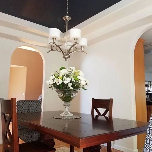 Photo of color Sherwin Williams SW 7626 Zurich White