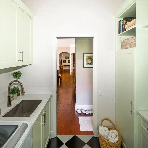 Photo of color Sherwin Williams SW 6435 Gratifying Green