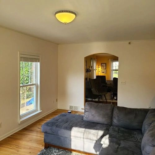 Photo of color Sherwin Williams SW 7000 Ibis White