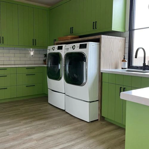 Photo of color Sherwin Williams SW 6718 Overt Green