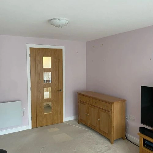 Dulux Pale Peony / 10RR 75/039