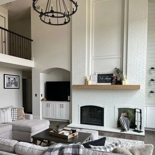 Photo of color Sherwin Williams SW 7009 Pearly White