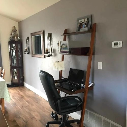 Photo of color Sherwin Williams SW 7080 Quest Gray