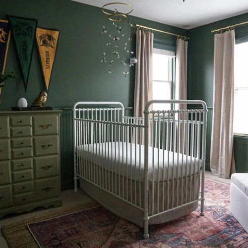 Photo of color Sherwin Williams SW 2816 Rookwood Dark Green
