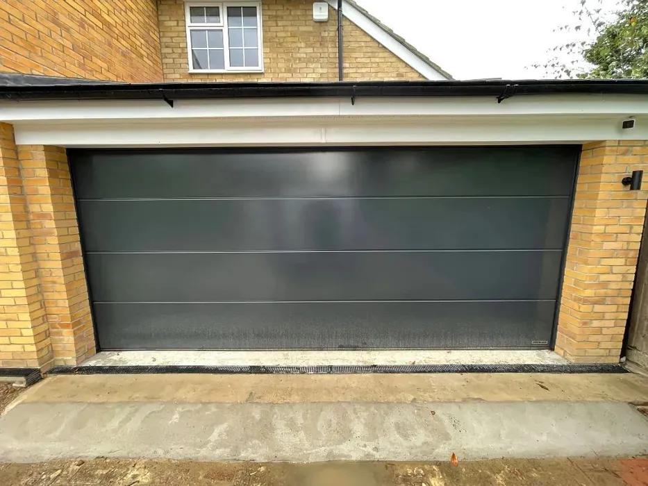 RAL Classic  Anthracite grey RAL 7016 garage