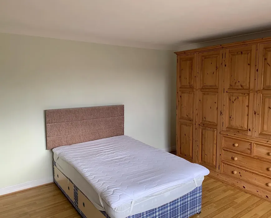 Dulux 94YY 83/072 bedroom interior