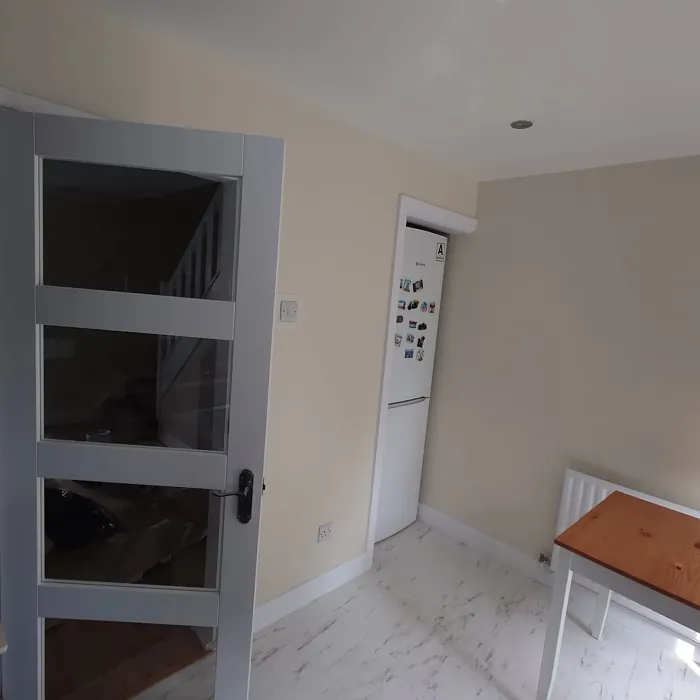 Dulux Barley White kitchen picture