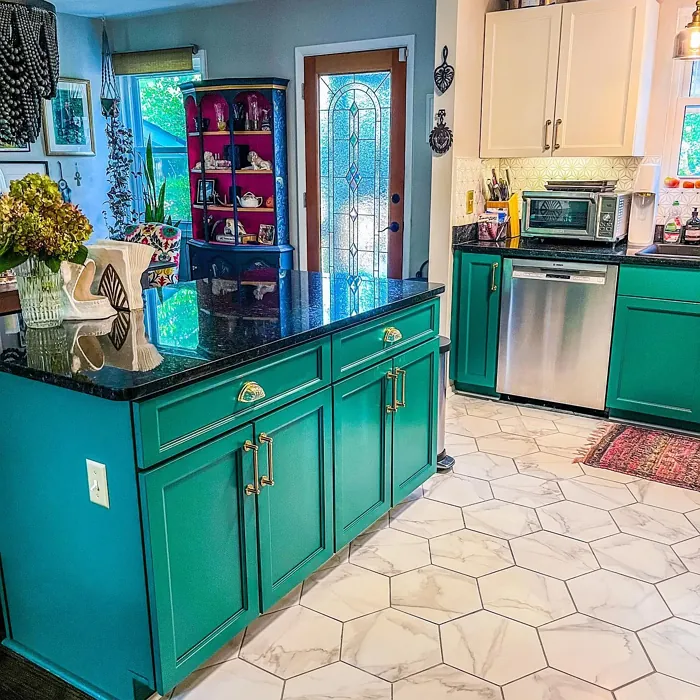 Sparkling Emerald kitchen cabinets paint