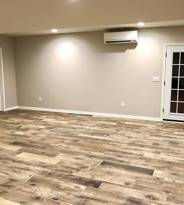 Benjamin Moore Abalone wall paint color