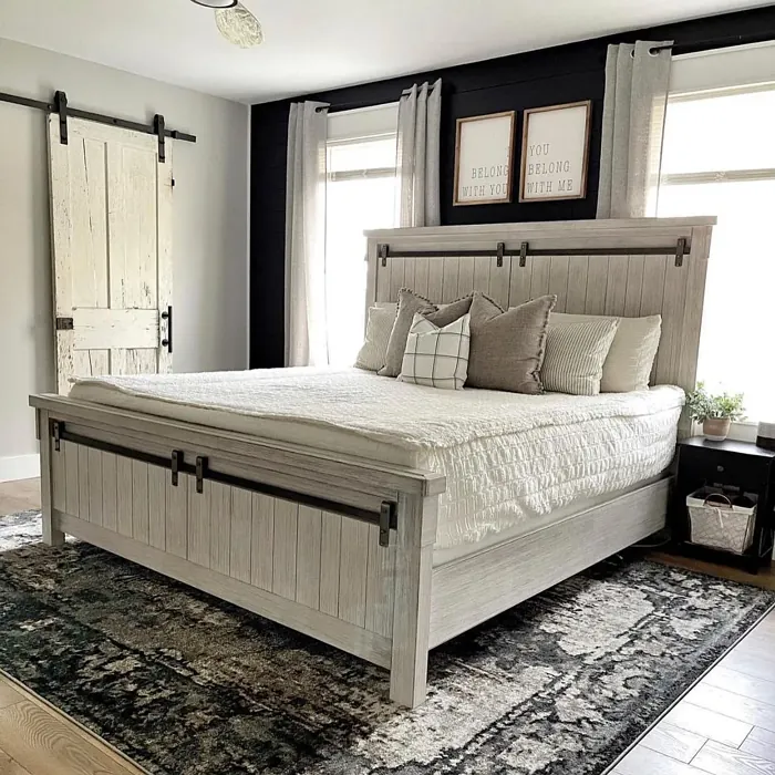 Benjamin Moore OC-27 bedroom color review