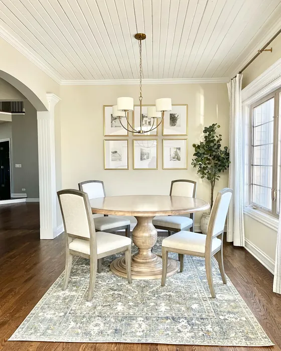 Benjamin Moore OC-9 dining room color