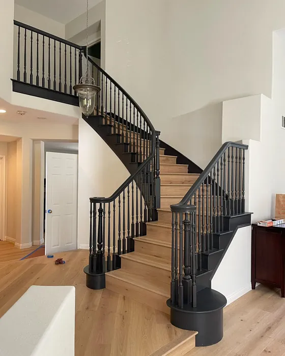 Benjamin Moore Ballet White hallway interior