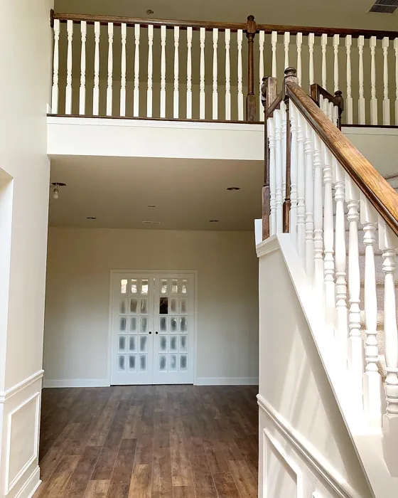 Benjamin Moore Ballet White living room interior