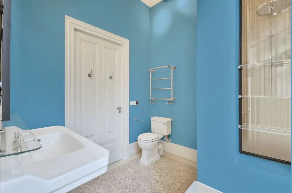 Benjamin Moore Blue Marguerite bathroom