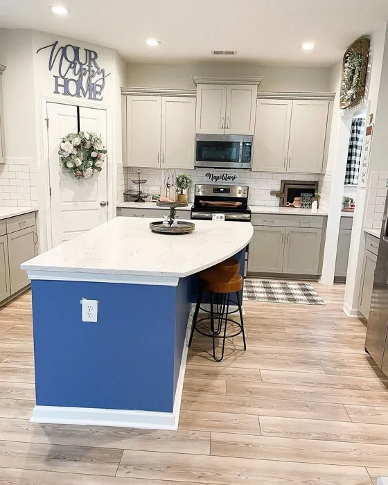 Benjamin Moore 825 kitchen cabinets color