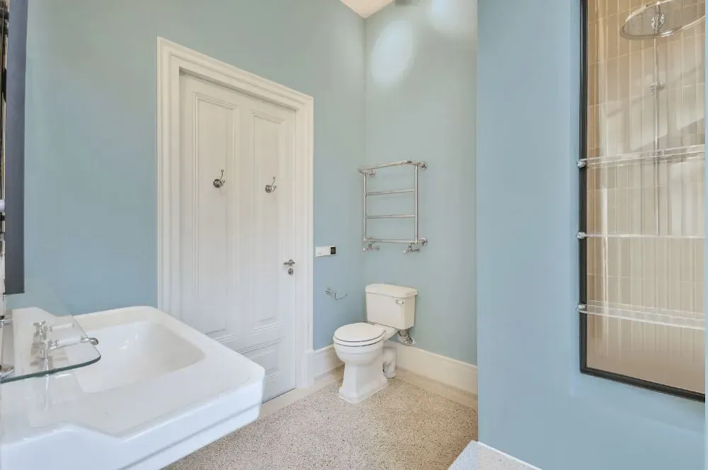 Benjamin Moore Bright and Early bathroom