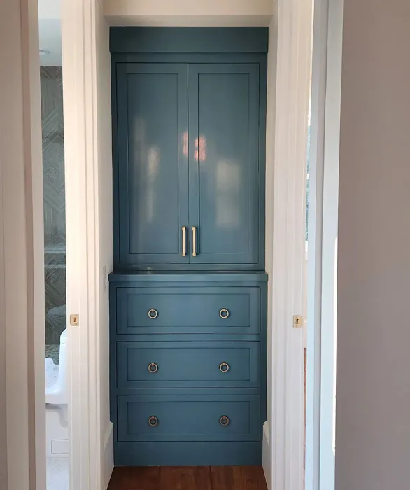 Benjamin Moore Buckland Blue painted cabinets 