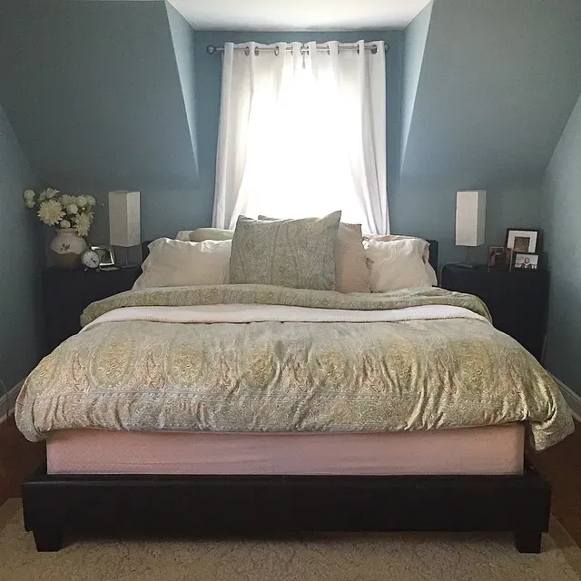 Benjamin Moore Buxton Blue bedroom makeover