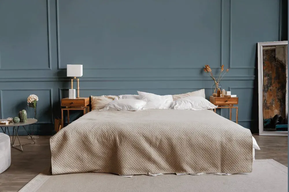 Benjamin Moore Chiswell Blue bedroom