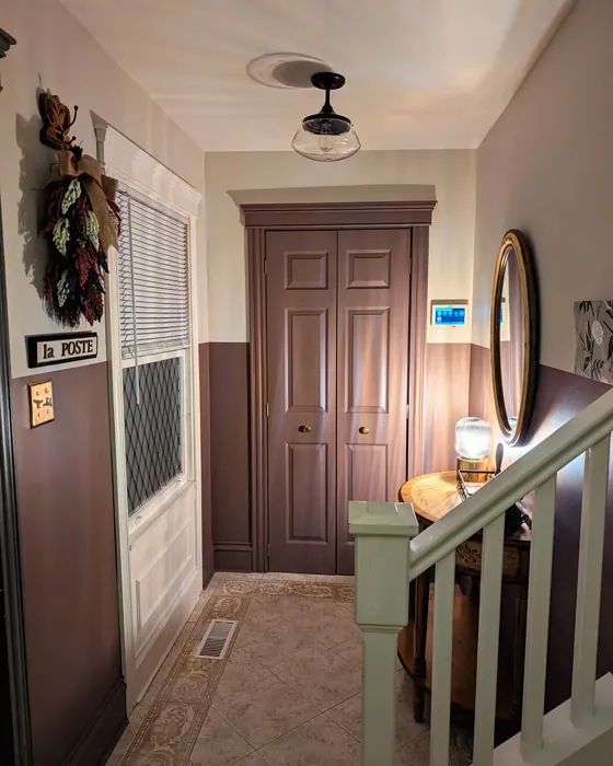 Benjamin Moore Cinnamon Slate hallway color review