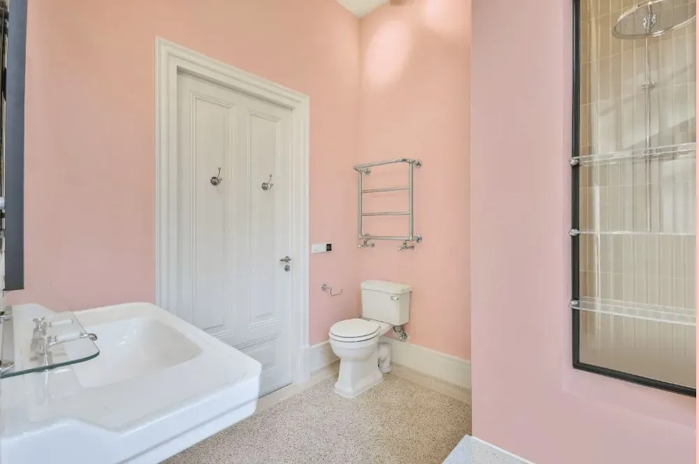 Benjamin Moore Creamy Peach bathroom