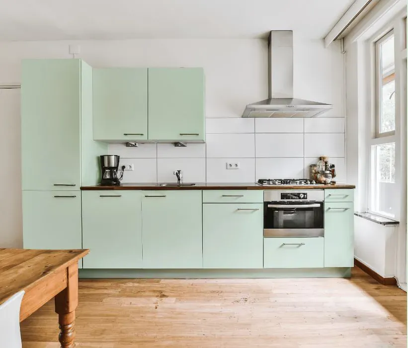 Benjamin Moore Crème de Mint kitchen cabinets