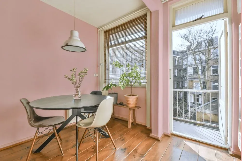 Benjamin Moore Fantasy Pink living room