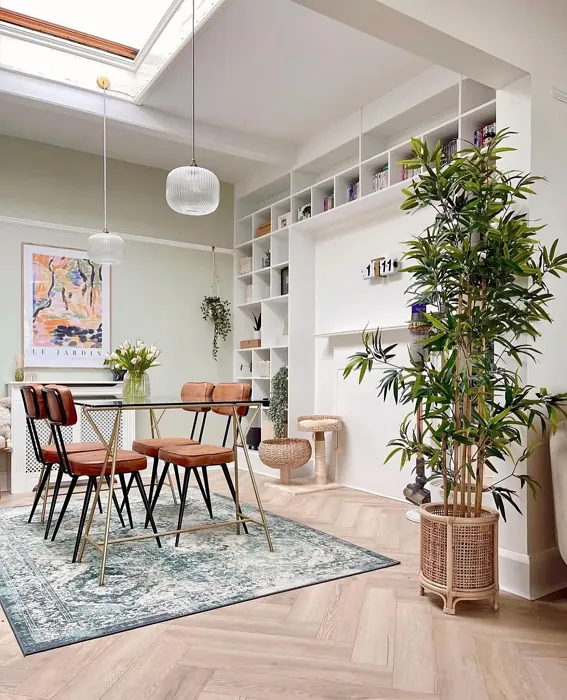 Benjamin Moore Gardenia cozy living room paint review