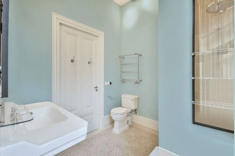 Benjamin Moore Glacier Blue bathroom