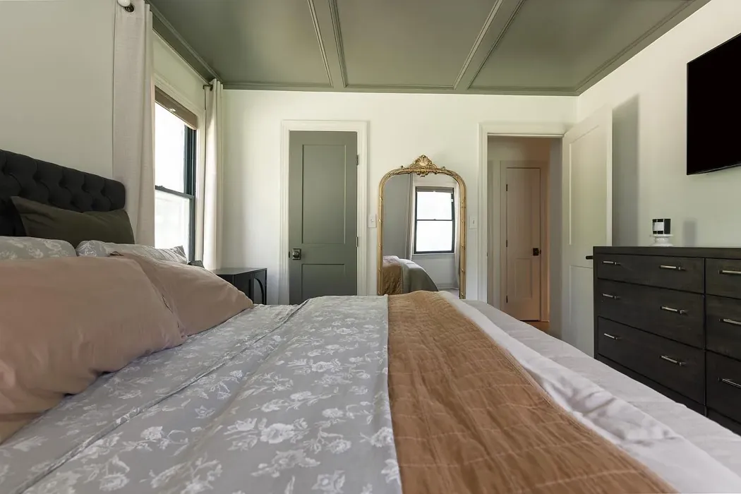 Gloucester Sage bedroom ceiling